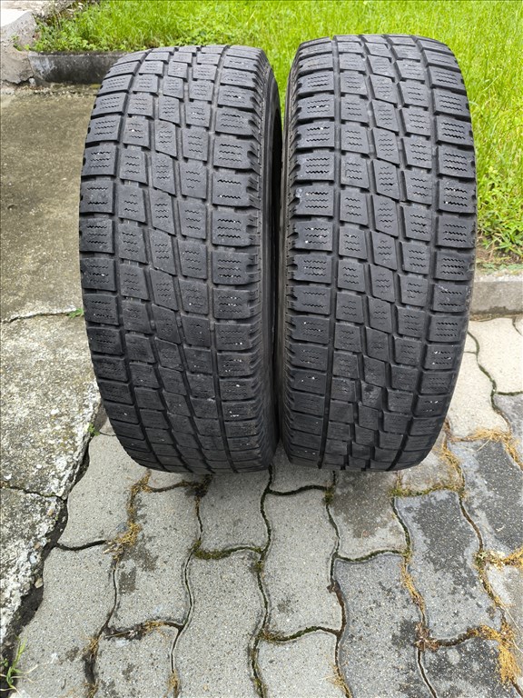  215/6516"C 30e/2db TÉLIGUMI KISTEHER használt Toyo Tires téli gumi gumi 1. kép