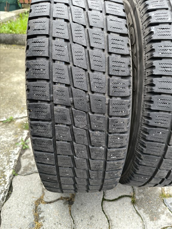  215/6516"C 30e/2db TÉLIGUMI KISTEHER használt Toyo Tires téli gumi gumi 3. kép