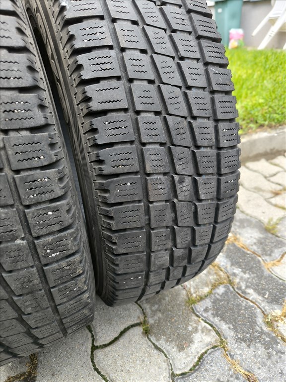  215/6516"C 30e/2db TÉLIGUMI KISTEHER használt Toyo Tires téli gumi gumi 4. kép