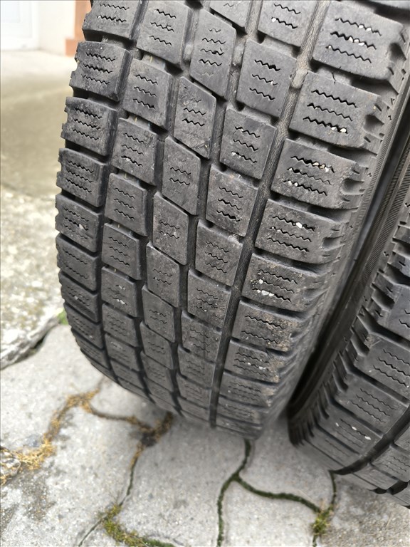  215/6516"C 30e/2db TÉLIGUMI KISTEHER használt Toyo Tires téli gumi gumi 6. kép