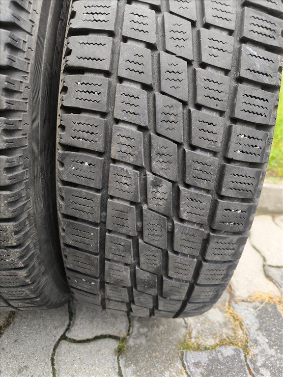  215/6516"C 30e/2db TÉLIGUMI KISTEHER használt Toyo Tires téli gumi gumi 8. kép
