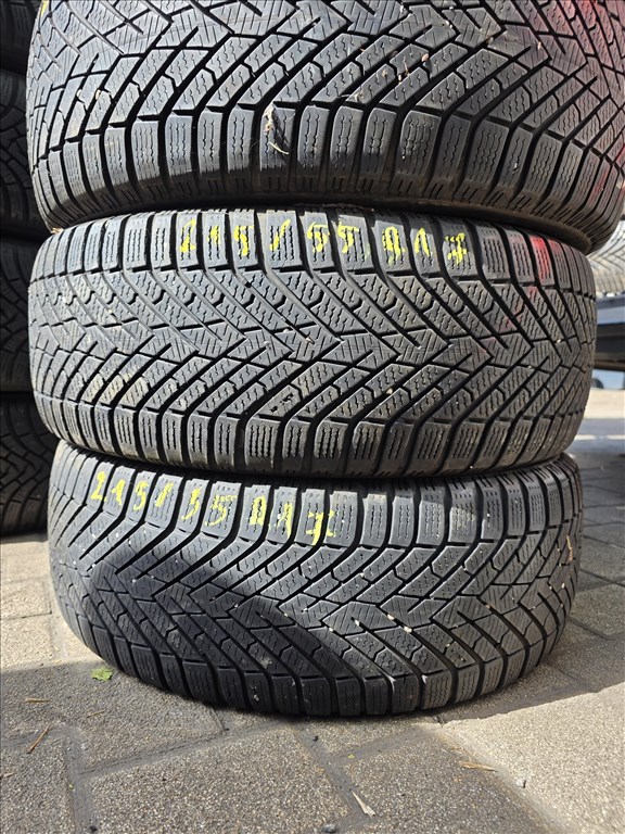  215/5517" használt Pirelli cinturato winter 2 téli gumi 2. kép