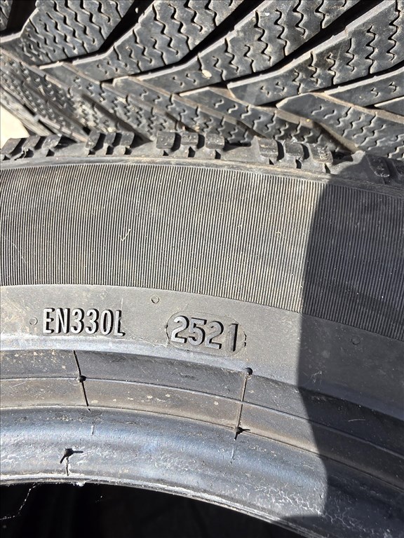  215/5517" használt Pirelli cinturato winter 2 téli gumi 4. kép