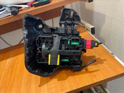 OPEL CORSA F  Biztosítéktábla Utastér