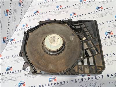 BMW E87 E90 E91 E92 bal ülés alatti mélynyomó mély hangszóró - sérült házzal 