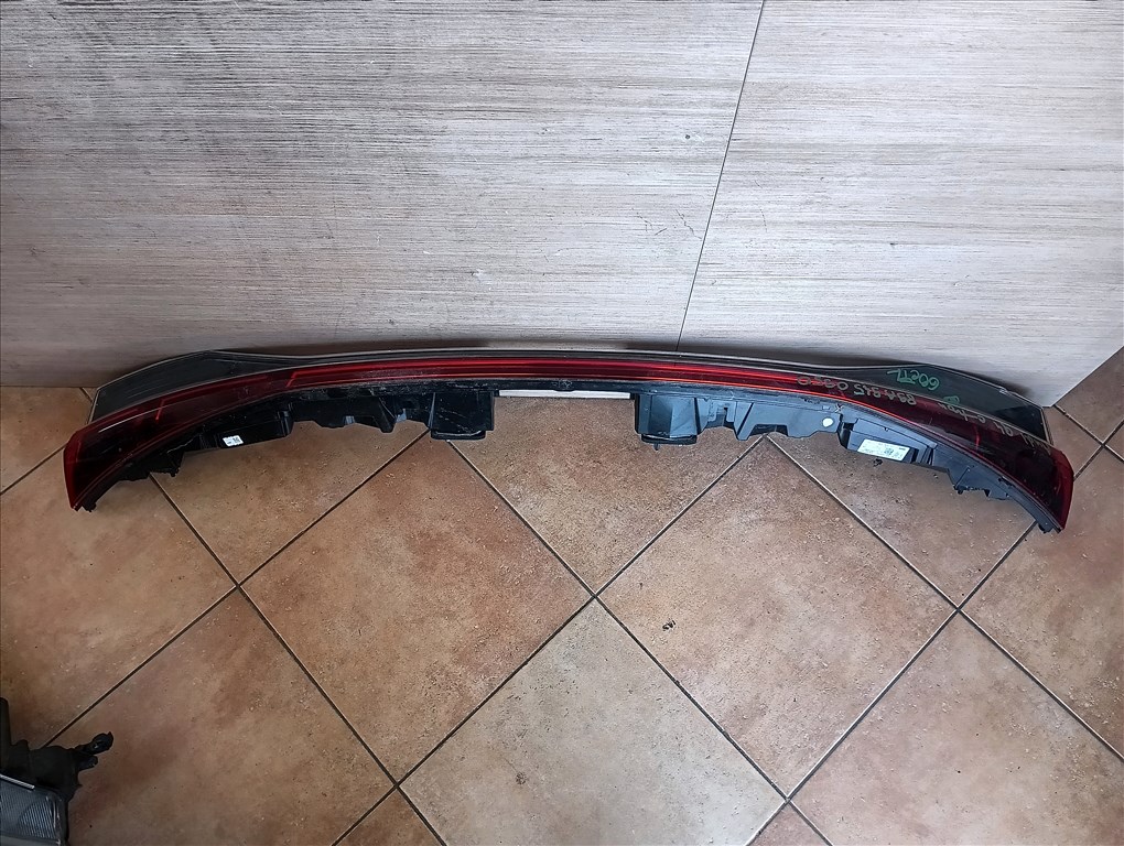 Audi Q4 E-tron hátsó lámpa (89A945950D) híd  1. kép