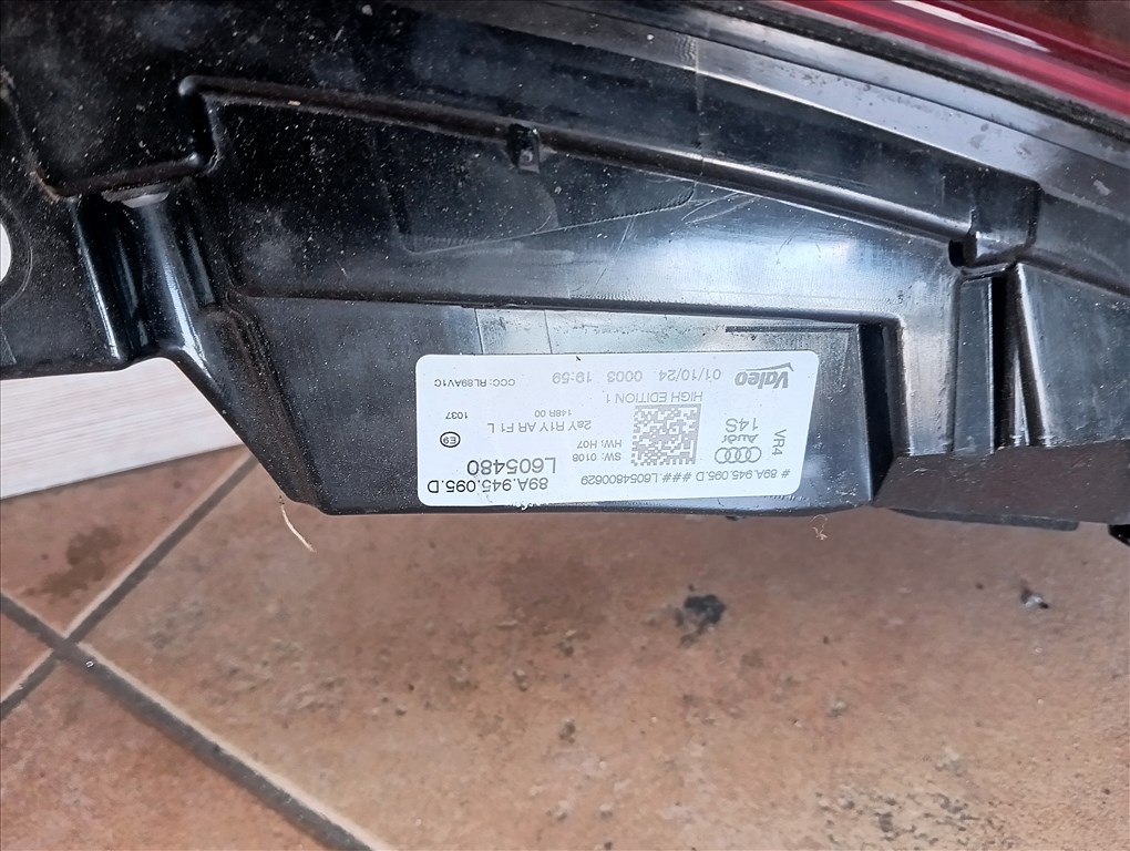 Audi Q4 E-tron hátsó lámpa (89A945950D) híd  2. kép