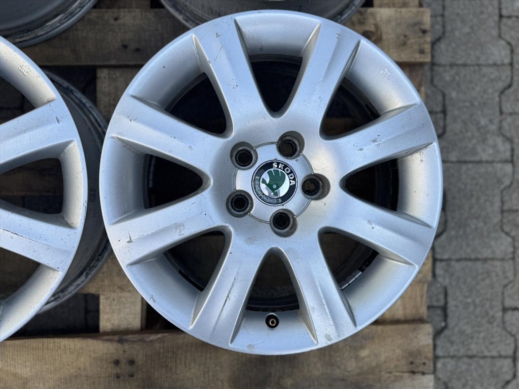 R15 5x100 Original Skoda Fabia 6J ET43 gyári alufelnik felnik 15col 15" 6x15 2. kép