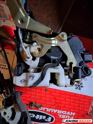 Mitsubishi Grandis bal első ajtózár ajtózár szerkezet 