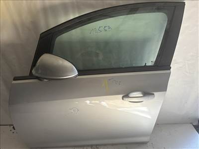 13559 Opel Astra J Bal első Ajtó Ezüst Z176 a képen látható sérüléssel