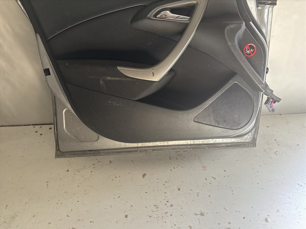 13559 Opel Astra J Bal első Ajtó Ezüst Z176 a képen látható sérüléssel 8. kép