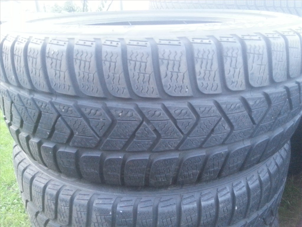  205/45R17 Pirelli téli gumi garnitúra 1. kép