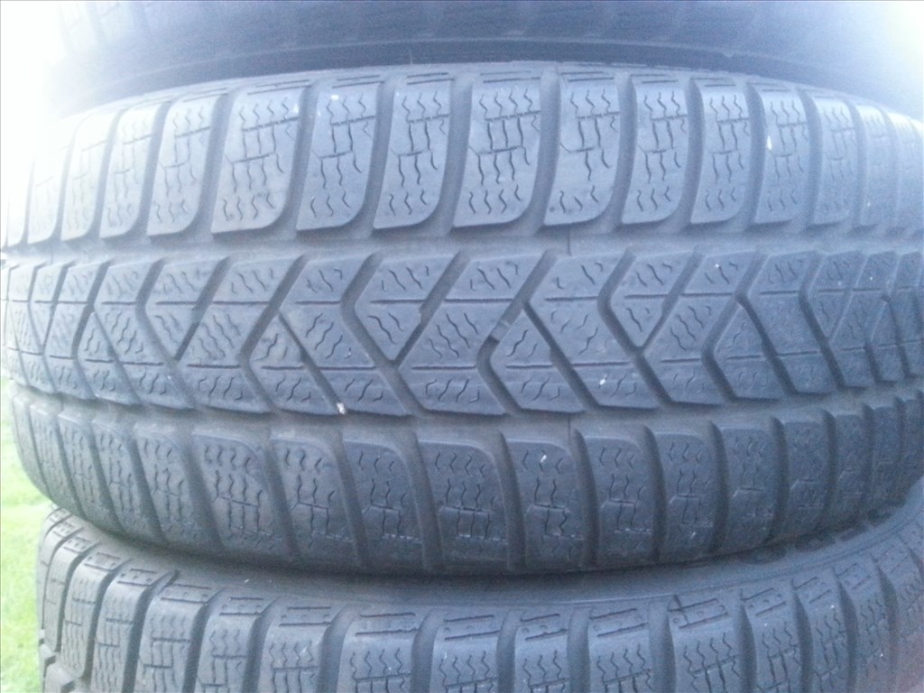  205/45R17 Pirelli téli gumi garnitúra 2. kép