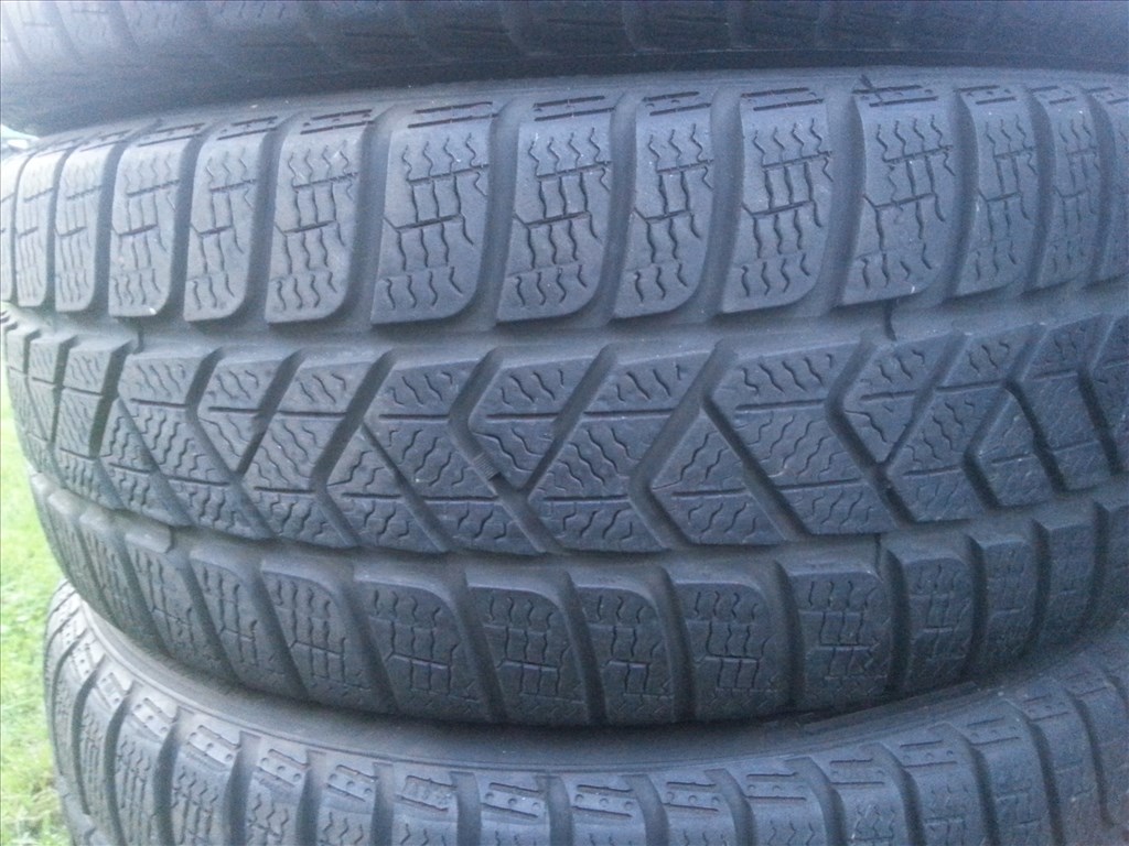  205/45R17 Pirelli téli gumi garnitúra 3. kép
