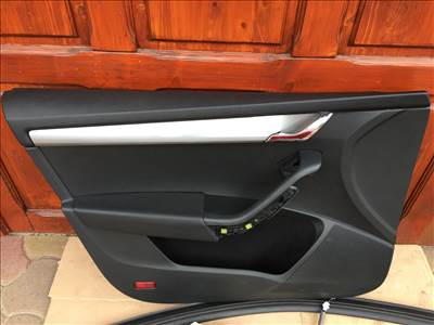 Skoda Octavia 3 bal első ajtókárpit 