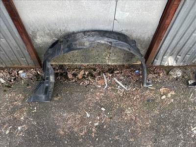 SUZUKI SPLASH  Jobb első Dobbetét (Kerékjárati, Műanyag) 005779