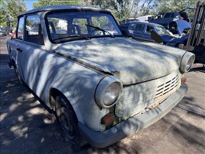 Trabant 1.1 bontott alkatrészei