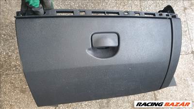 Renault Clio III kesztyűtartó 