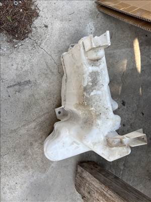 Toyota Hilux VIII mk8  ablakmosó folyadék tartály Tg060851-528
