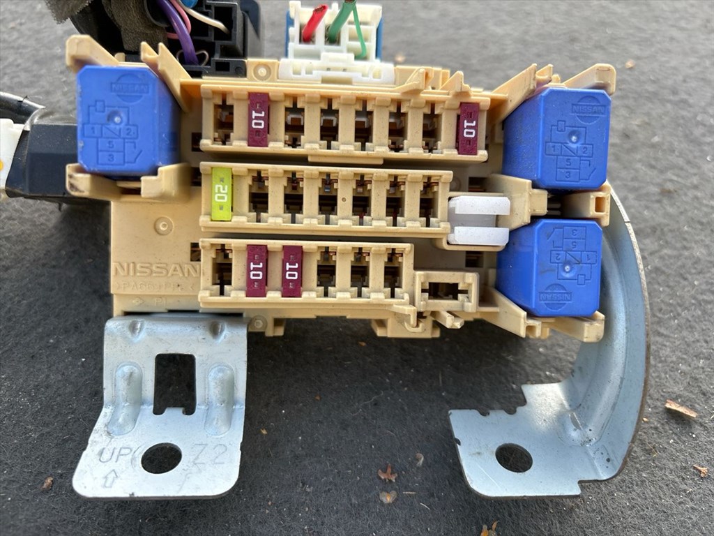 NISSAN PULSAR C13 Biztosítéktábla Utastér 2. kép