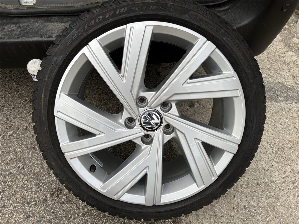 Volkswagen "Bergamo" Golf V VI VII VIII Jetta Touran EOS gyári 7,5X18-as 5X112-es ET51 alufelni 4. kép