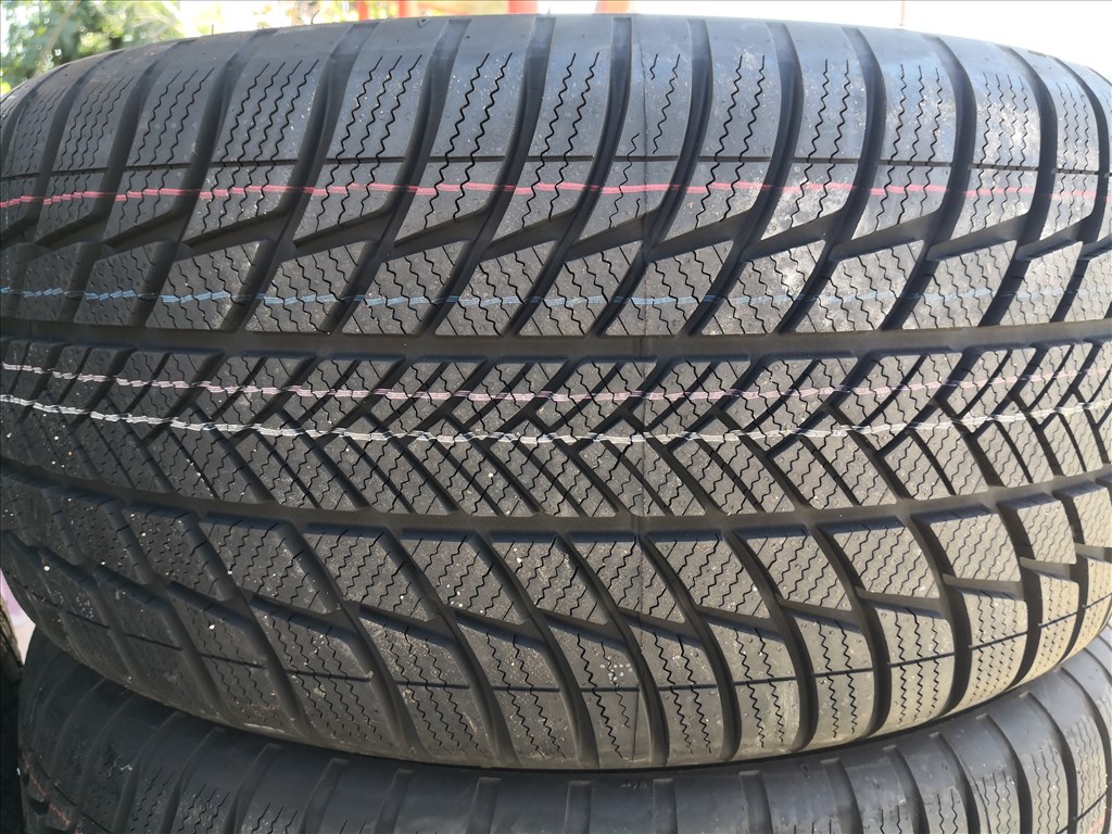 255/50 R18 ÚJ!! Bridgestone téli gumi 155000ft a 4db/219/ 1. kép
