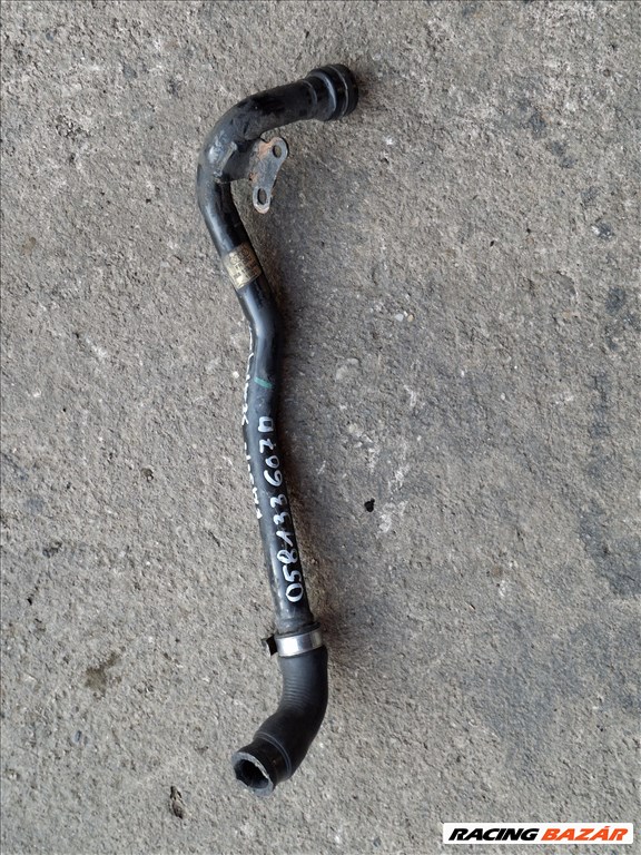 Audi A4 (B6) 1.8T , AVJ, vízcső motorblokk oldalán 058 133 607 D 058133607d 1. kép