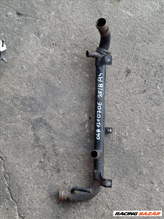 Audi A4 (B6) 1.8T , AVJ, vízcső motorblokk oldalán 058 133 607 D 058133607d 3. kép