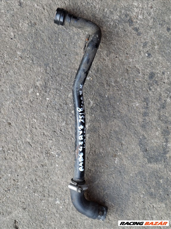 Audi A4 (B6) 1.8T , AVJ, vízcső motorblokk oldalán 058 133 607 D 058133607d 4. kép