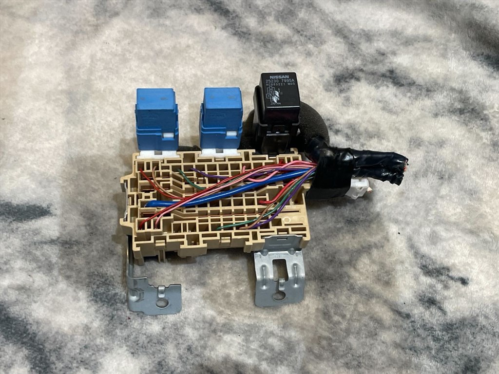 NISSAN PULSAR C13 Biztosítéktábla Utastér 1. kép