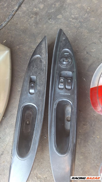 Hyundai H-1 jobb ablakemelő kapcsoló  1. kép