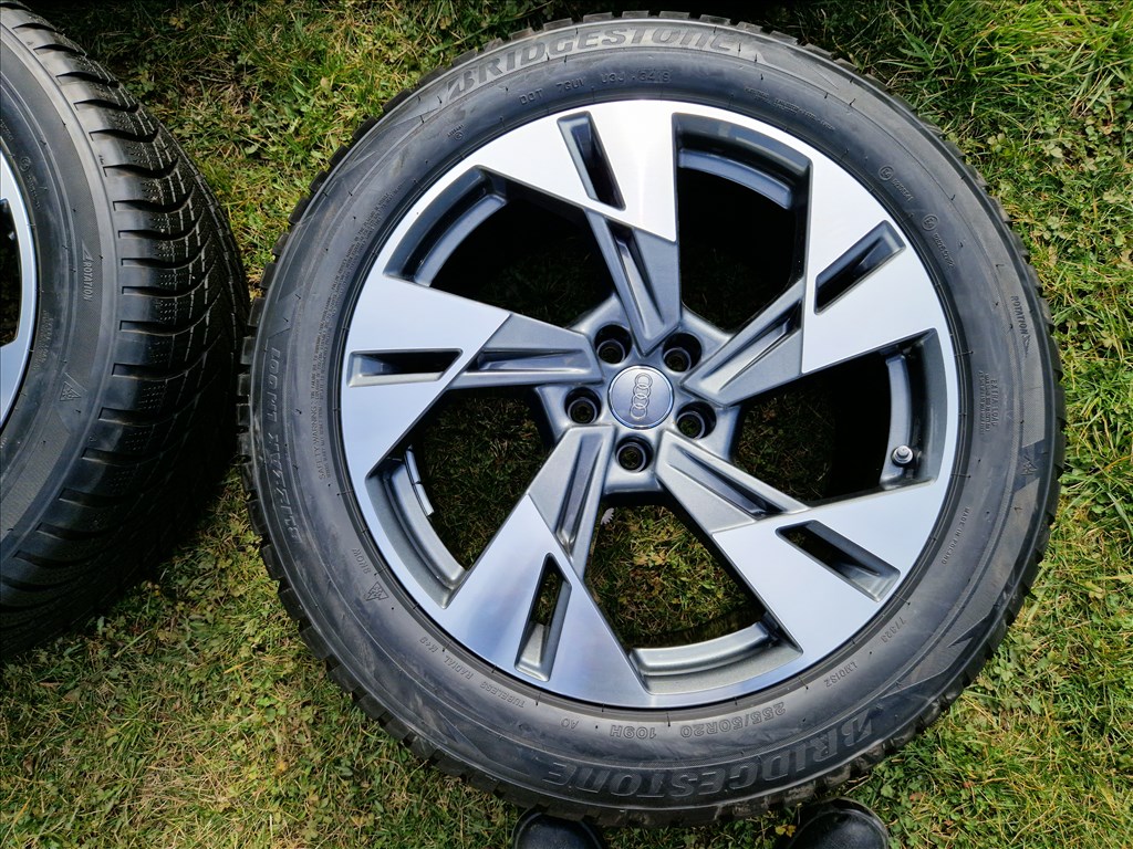  Audi,20"-as, gyári felni, téli gumival eladó! 2. kép