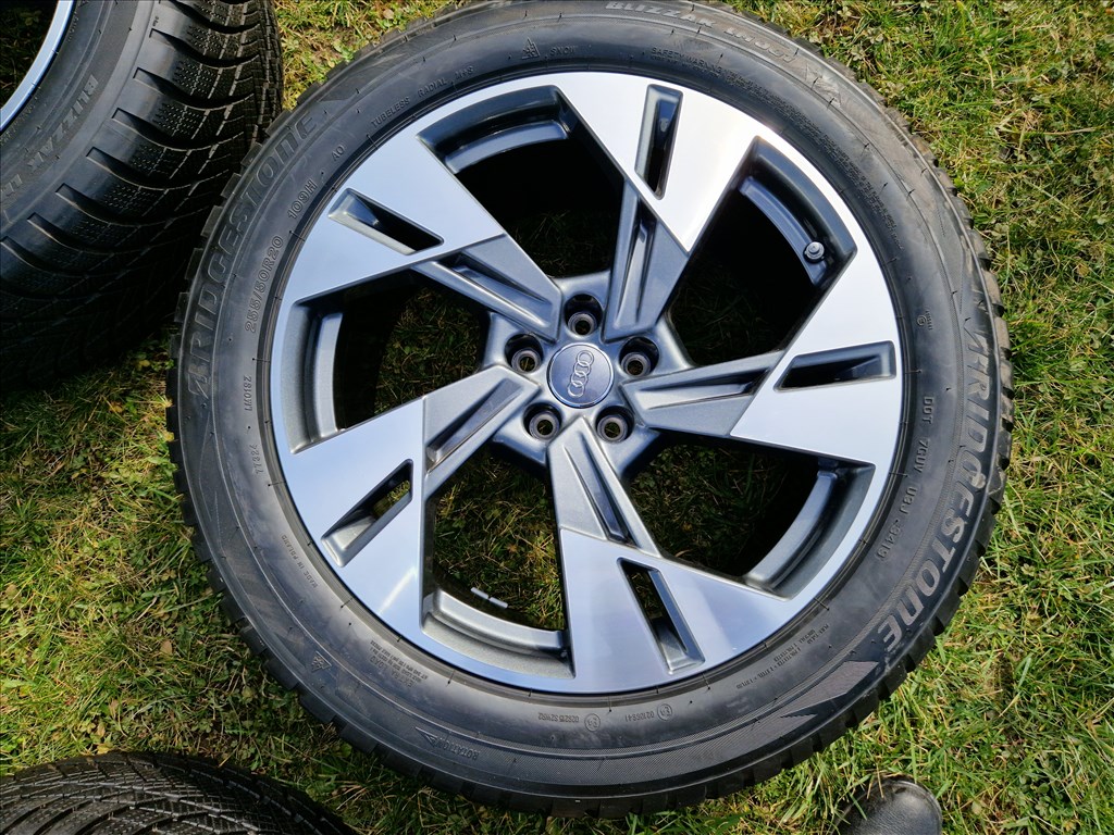  Audi,20"-as, gyári felni, téli gumival eladó! 3. kép
