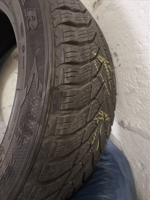  235/5517" használt Goodyear téli gumi 4. kép
