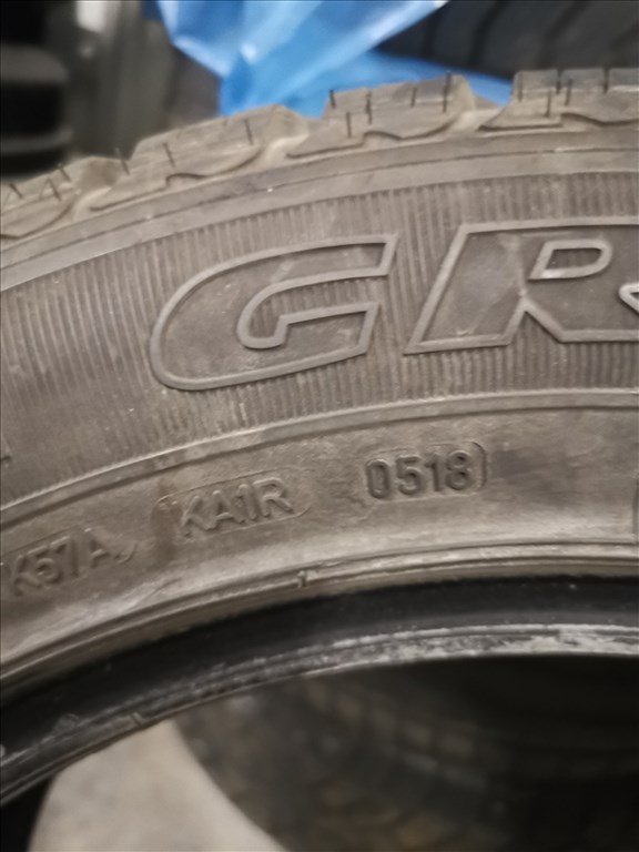  235/5517" használt Goodyear téli gumi 5. kép
