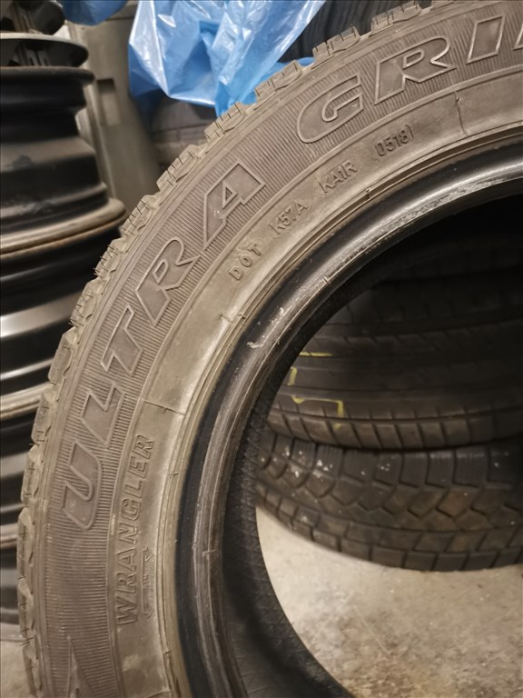  235/5517" használt Goodyear téli gumi 6. kép