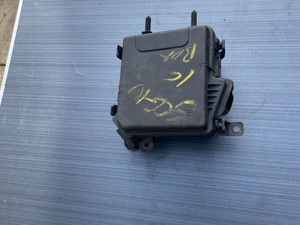 RENAULT SCÉNIC III JZ0/1_ Biztosítéktábla Doboz 011619 1. kép