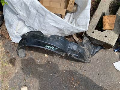 SUZUKI SPLASH  Jobb első Dobbetét (Kerékjárati, Műanyag) 013681