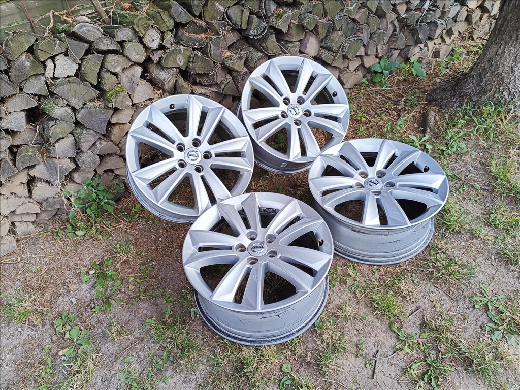  5x108 lyukosztású 7J Volvo 17" újszerű (gyári felni) alufelni 2. kép