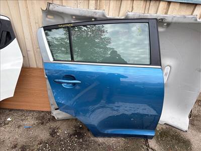 KIA SPORTAGE SL Jobb hátsó Ajtó (Részeivel)