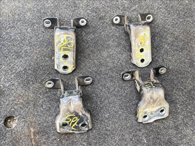 SUZUKI SPLASH  Bal első Zsanér 007506