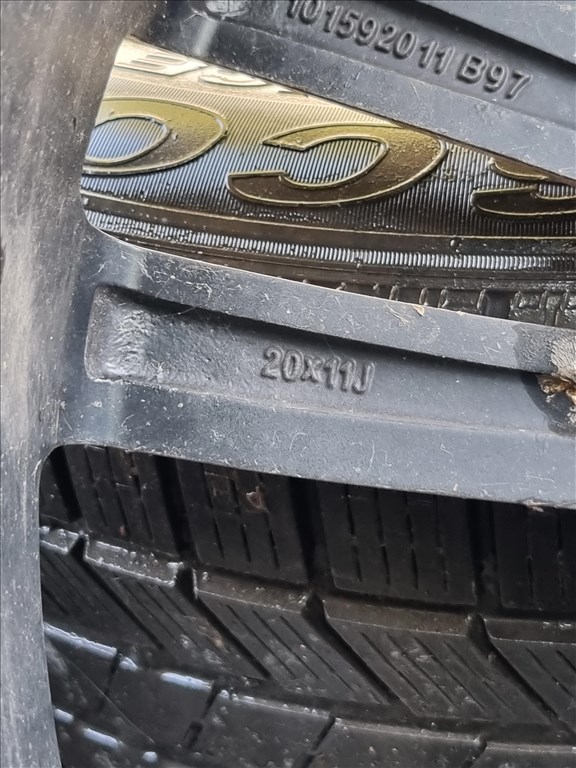  5x120 lyukosztású 20" használt alufelni, rajta 275/40 használt Pirelli téli gumi  7. kép