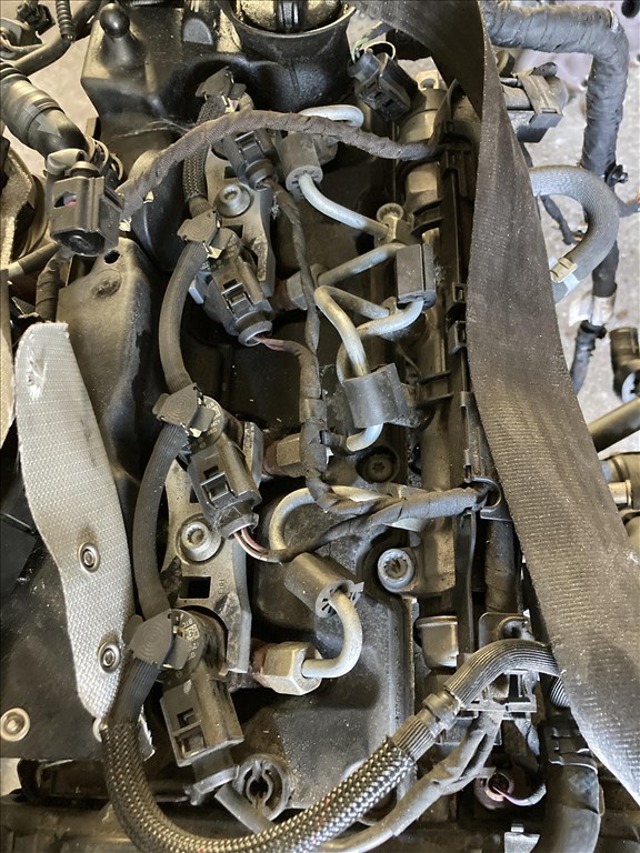 Volkswagen Golf VII 2.0 TDI BMT CRB 2.0 CrTdi motor komplett turbó üzemanyag befecskendező rendszer  3. kép