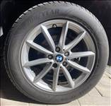 „BMW F39 gyári felnik és gumik eladók.”