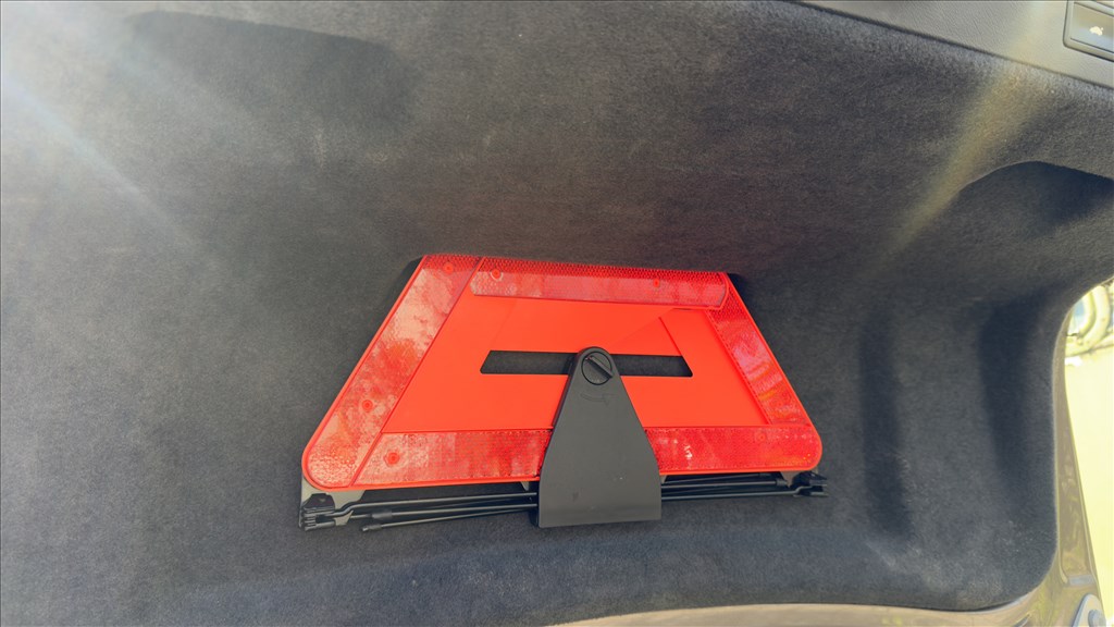 Volkswagen phaeton elakadásjelző háromszög 1. kép