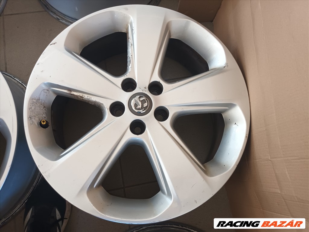 Opel j astra k astra mokka  5x105 lyukosztású 7JJ 18" használt gyári alufelni tkn 10 3. kép