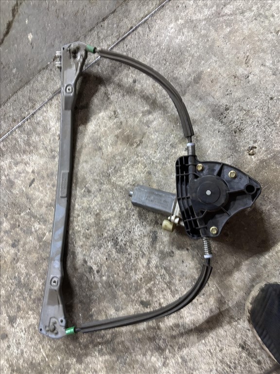 Renault Clio II Bal első ablakemelő motorral 0130822020 1. kép