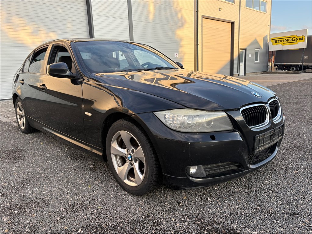 BMW 320 (E90, E91, E92, E93) bontott alkatrészei 2. kép