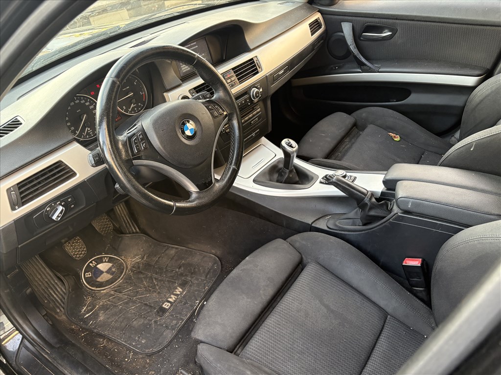 BMW 320 (E90, E91, E92, E93) bontott alkatrészei 5. kép