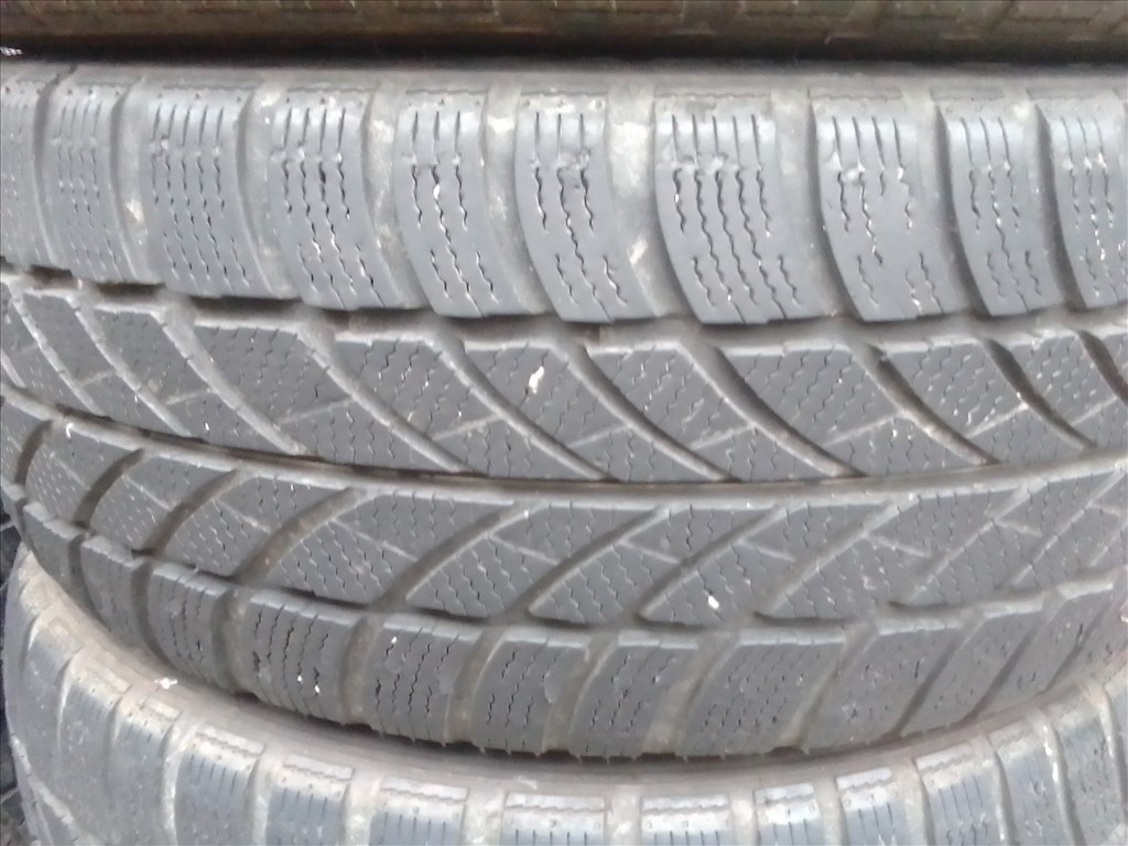  185/55R15 Maxxis téli gumi garnitúra 3. kép